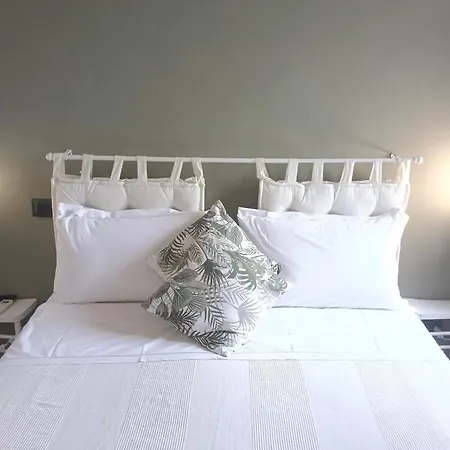 فندق مبيت وإفطار Rapafreccia Beb 3*